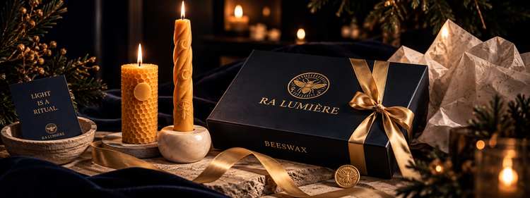Ra Lumière Ritual Gifts with hand-poured beeswax candles and luxury gift packaging. Ra Lumière Ritual Gifts met handgegoten bijenwaskaarsen en luxe cadeauverpakking
